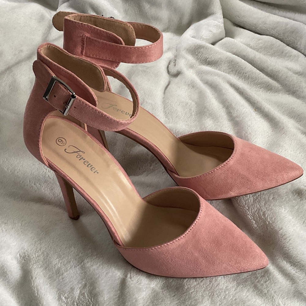 Women’s Forever Blush Pink Pointed Toe Heels. Size 9